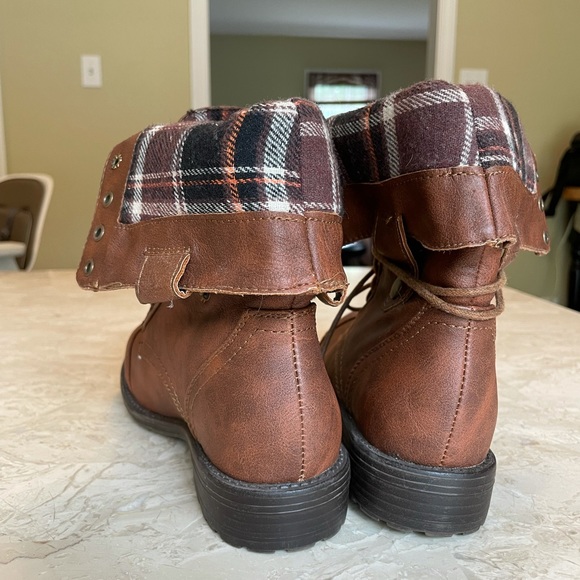 Flannel lined lace up boots - Picture 4 of 6